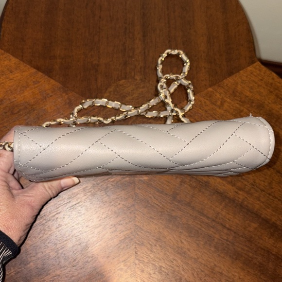 Bebe   Crossbody bag  quilted front and back  vegan leather  gray/ gold tone EUC - Picture 16 of 16